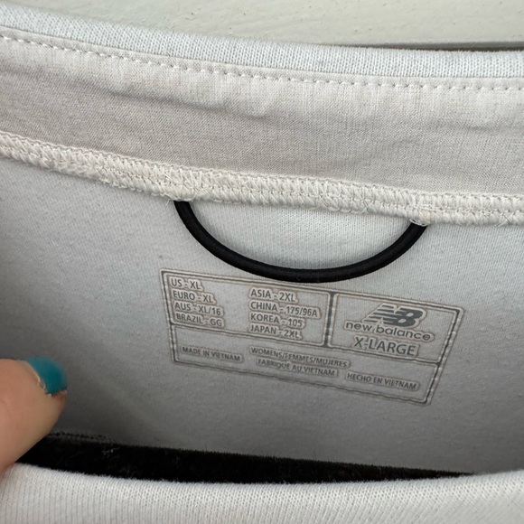 New Balance Pullover - Picture 3 of 4